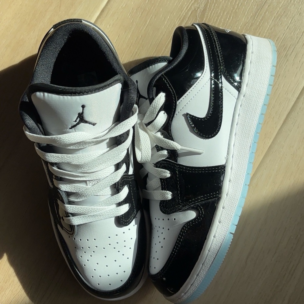 Big Kids' Air Jordan Retro 1 Low SE Casual Shoes